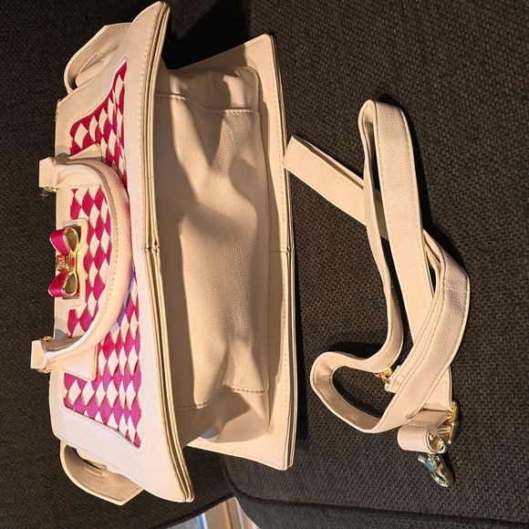Betsey Johnson Unbeweavable Satchel white and fushia - Picture 9 of 16